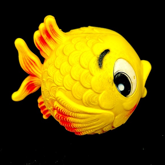 Vintage Kitsch  anthropomorphic plastic goldfish  chiming bath toy - Picture 1 of 8